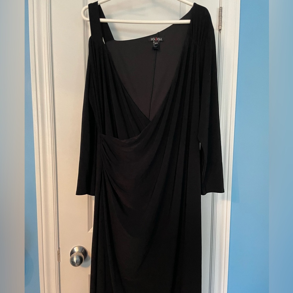 Igigi long black dress ready for your night out!